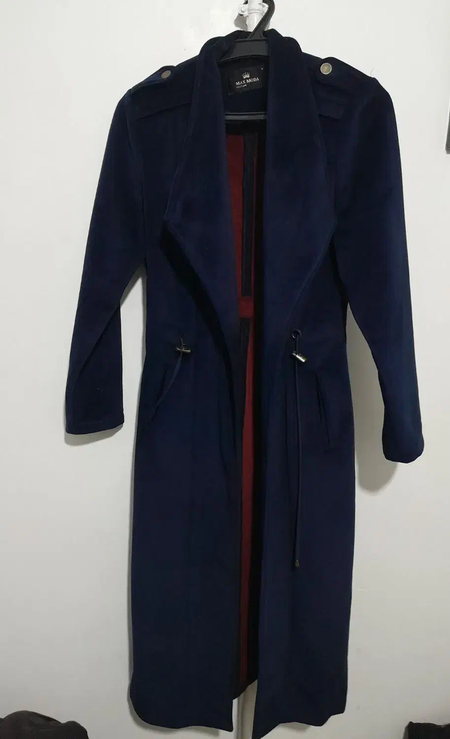 پالتو|لباس|کنگاور, |دیوار