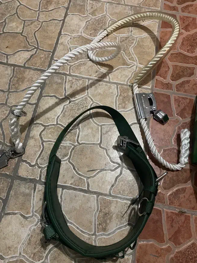 کمربند ایمنی صعودبه ارتفاع سیمبانی دستکش کیف ابزار|کیف، کفش، کمربند|تهران, باغ فیض|دیوار