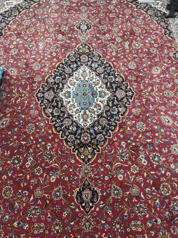 فرش دو تیکه پارگی داره|فرش|کرمانشاه, |دیوار