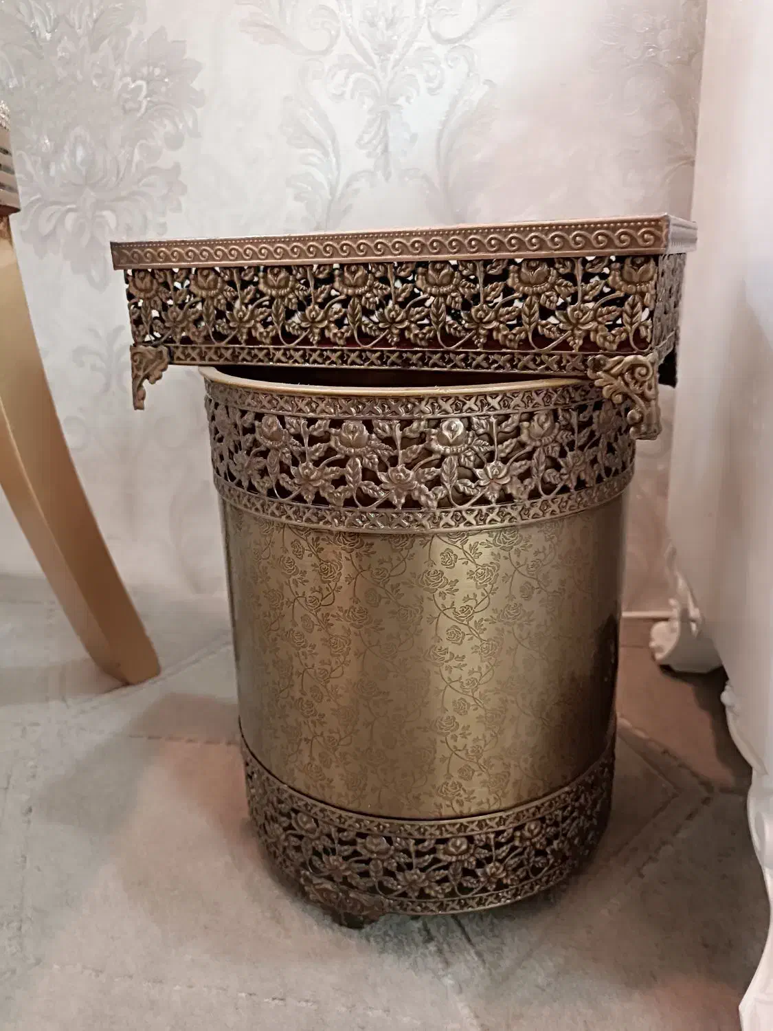 شمعدان کریستال پایه برنز و سطل زباله و جادستمالی|لوستر و چراغ آویز|میاندوآب, |دیوار