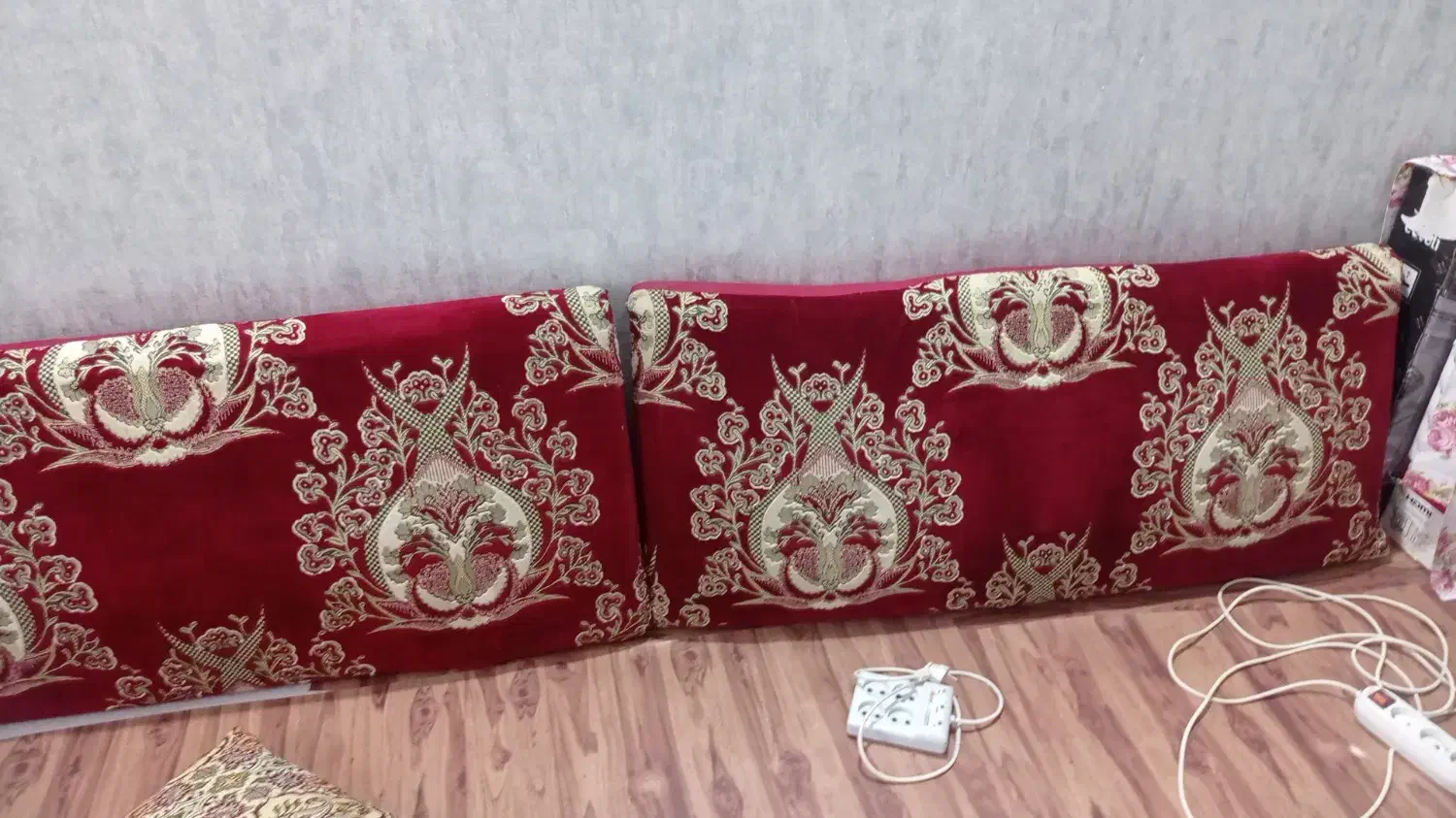 پشتی|مبلمان خانگی و میز عسلی|بیرجند, |دیوار