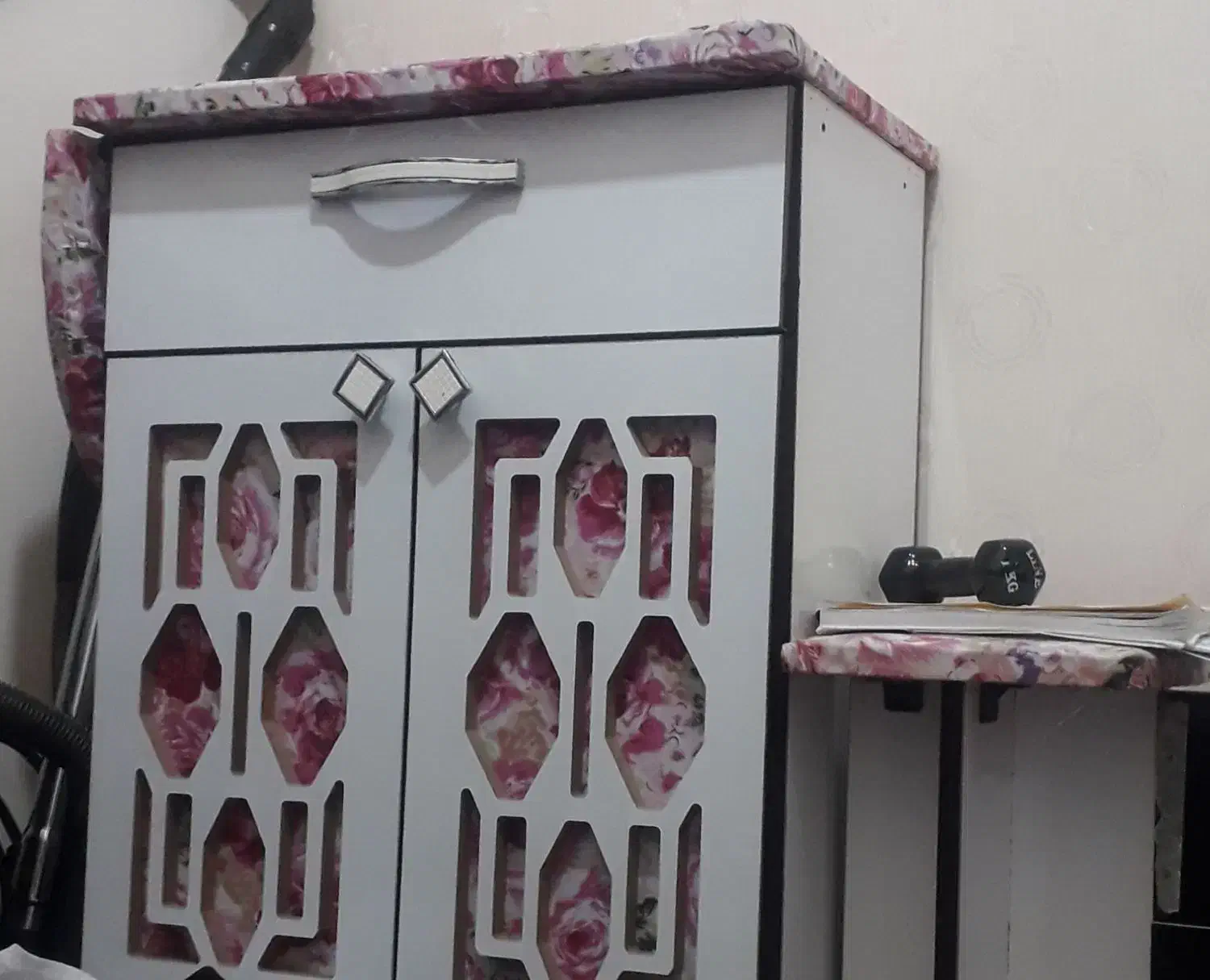 تشک وکمد|تشک تختخواب|سراب, |دیوار