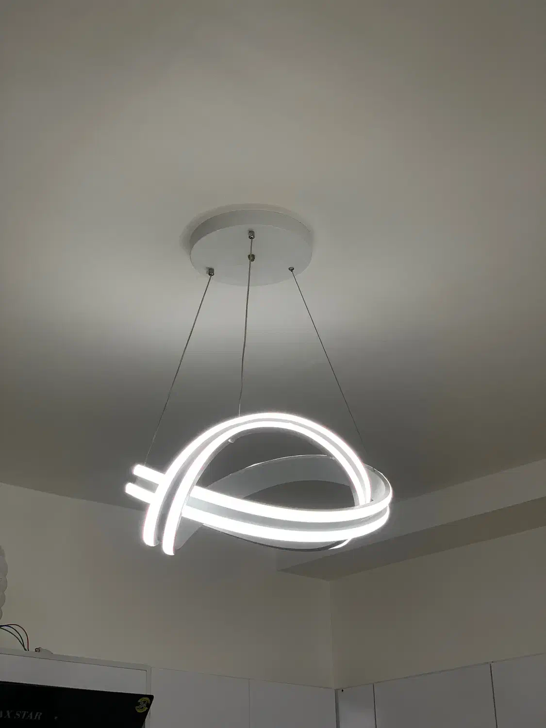 دوعدد لوستر کاملا سالم|لوستر و چراغ آویز|رشت, یخسازی|دیوار