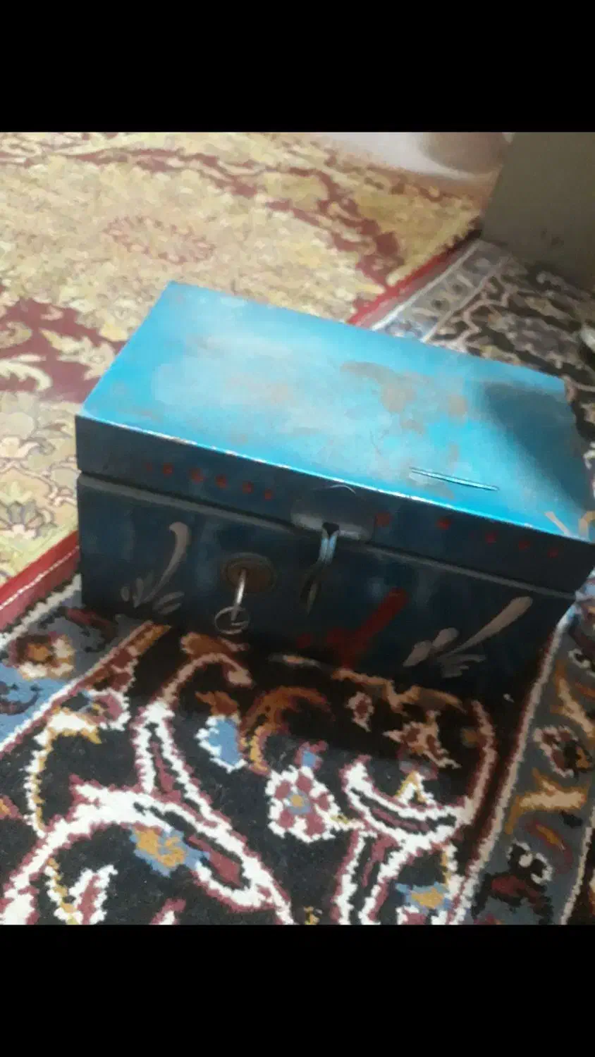 صندوقچه|کلکسیون اشیاء عتیقه|اهواز, حصیرآباد|دیوار