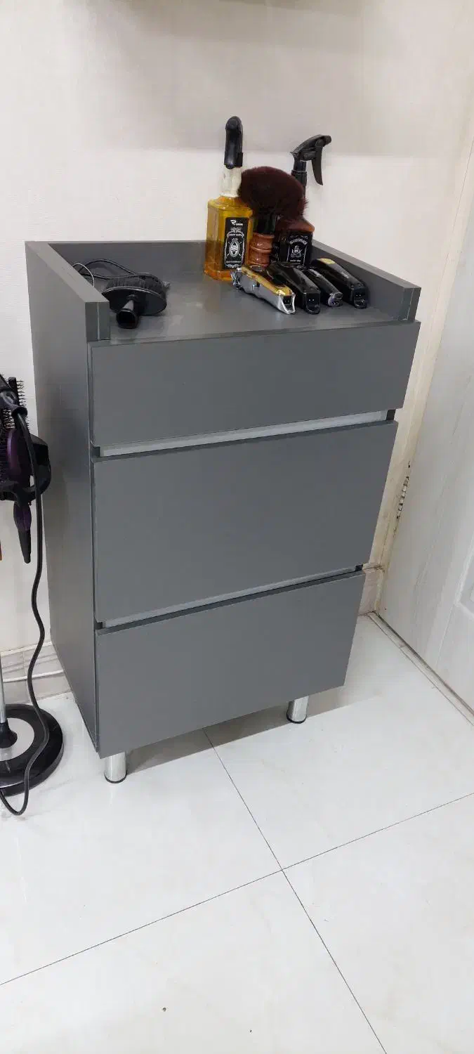 ک صندلی آرایشگری|آرایشگاه و سالن‌های زیبایی|کاشان, قطب راوندی|دیوار