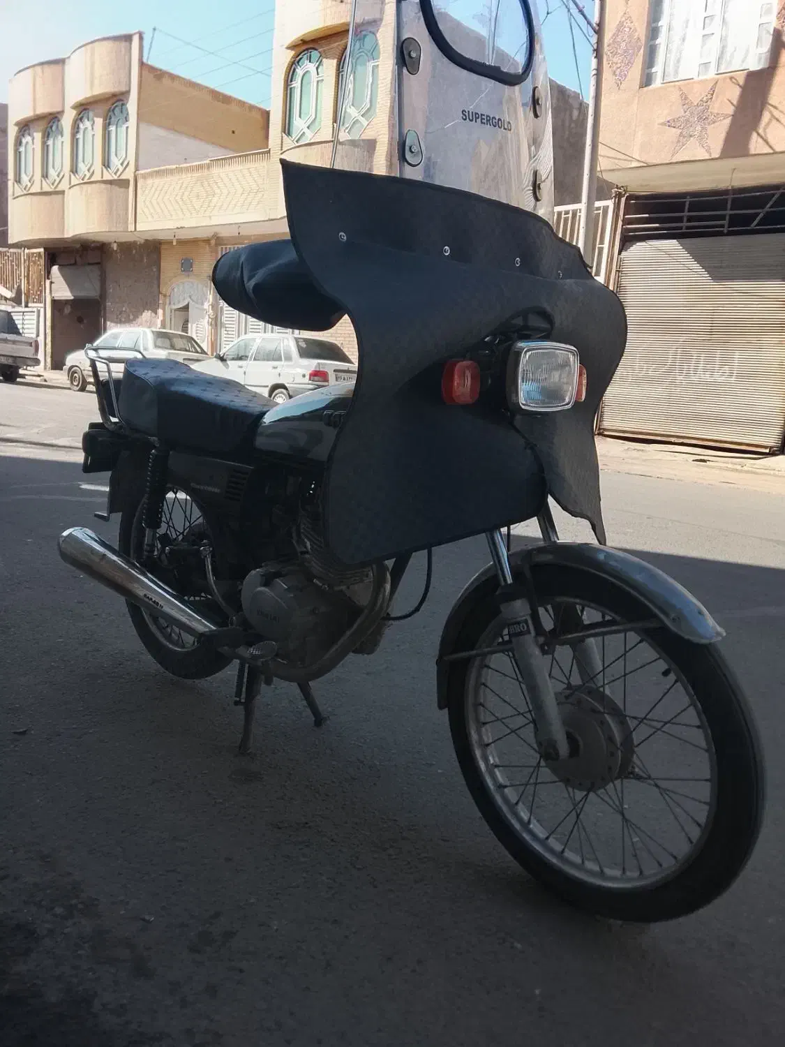 موتور هندا|موتورسیکلت|قم, چهل درخت‎|دیوار