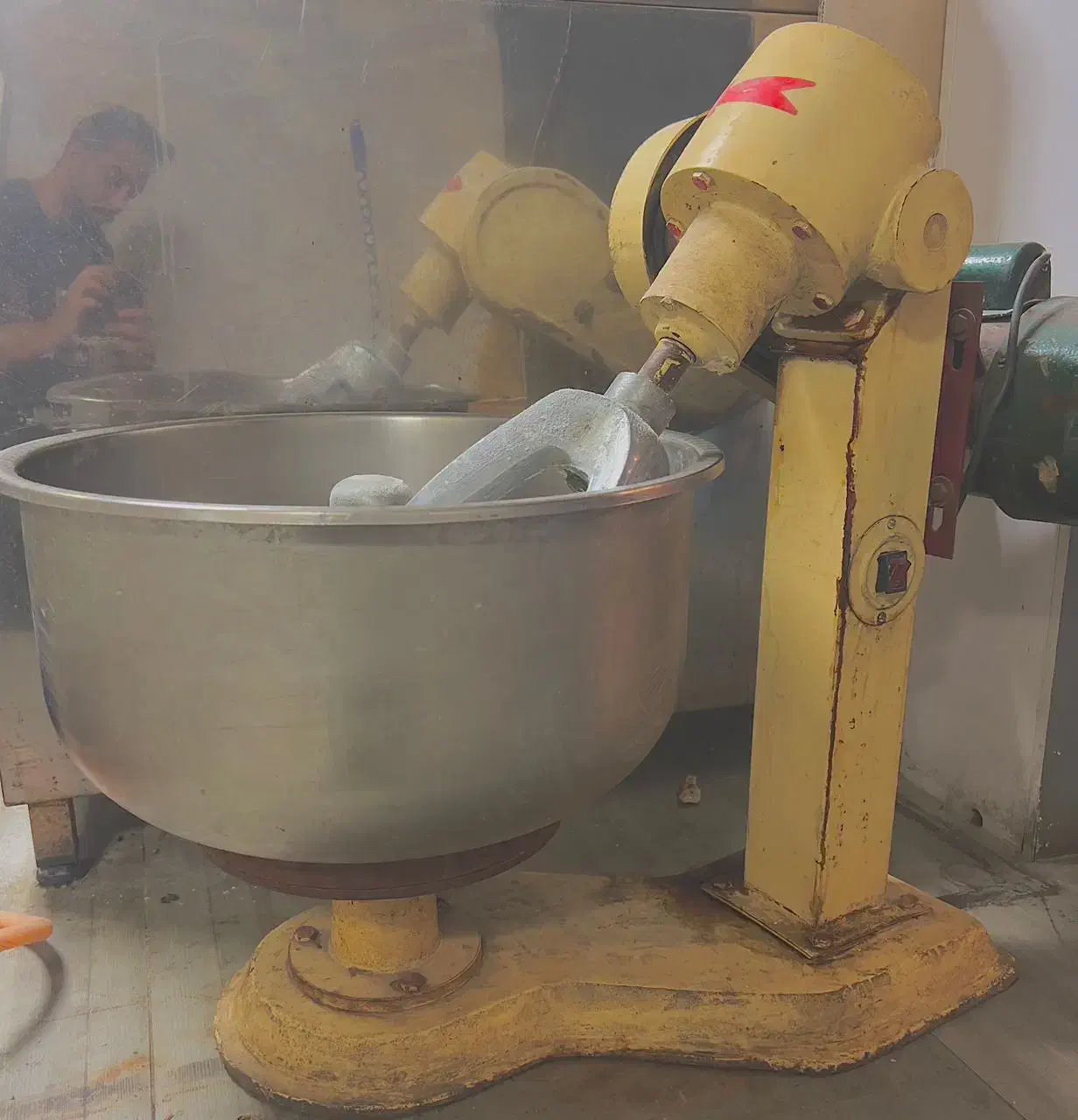 خمیرگیر،چرخ گوشت و شوتینگ|کافی‌شاپ و رستوران|تهران, بوستان چیتگر|دیوار