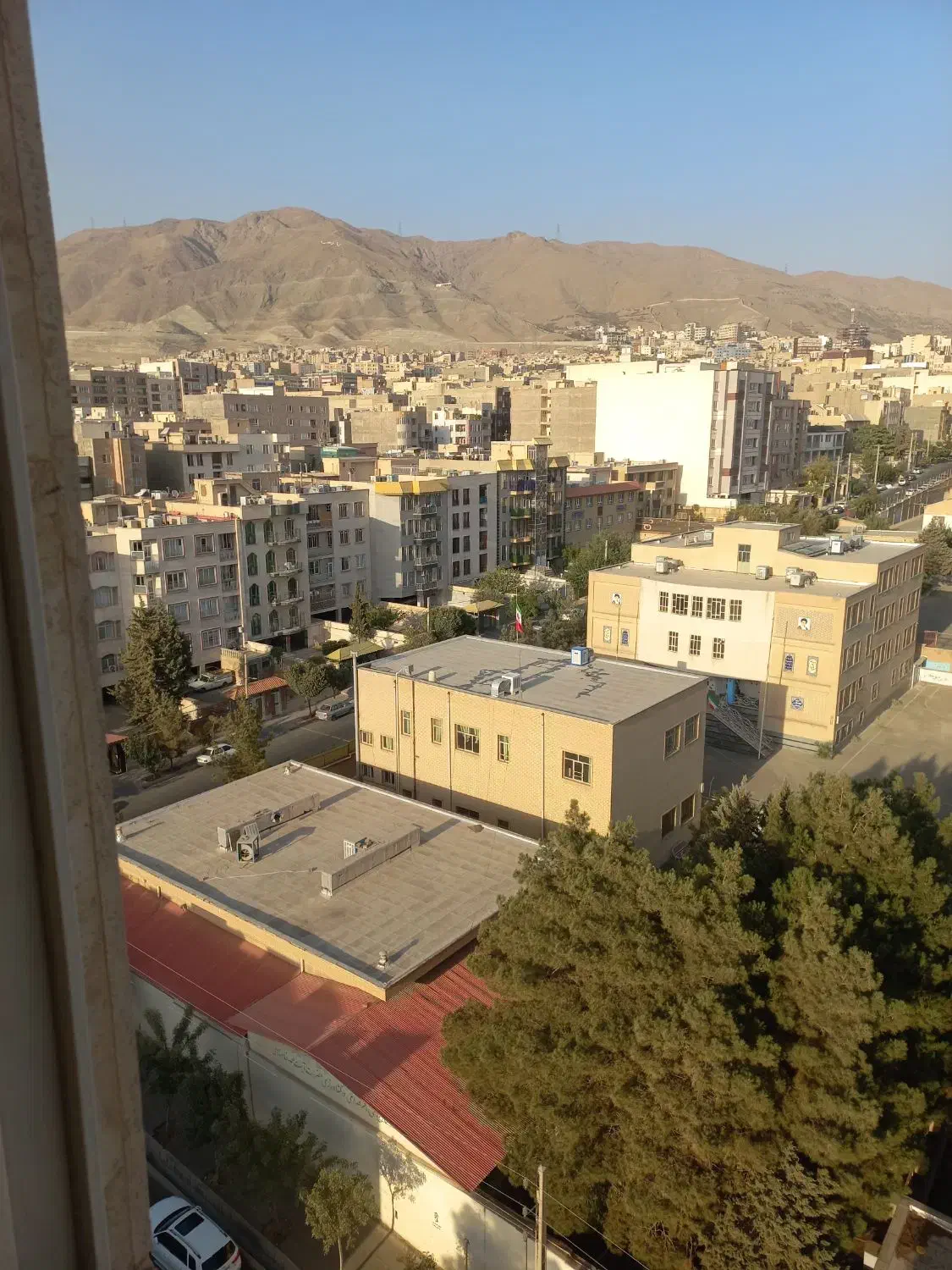 واحداداری۸۰ متری/روبه نمابراصلی/نورگیر/تابلوخور|اجارهٔ دفتر کار، اتاق اداری، مطب|کرج, کوی مدرس|دیوار