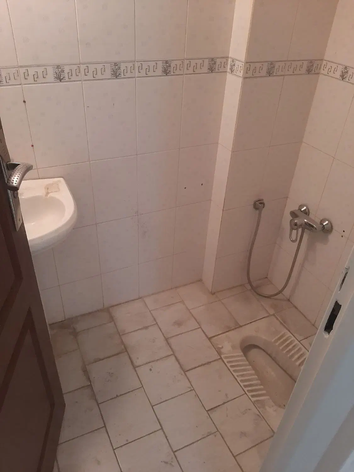 ۶۰ متر ۱خواب ط۳ با پارکینگ پیروزی بلوارنیکنام شرقی