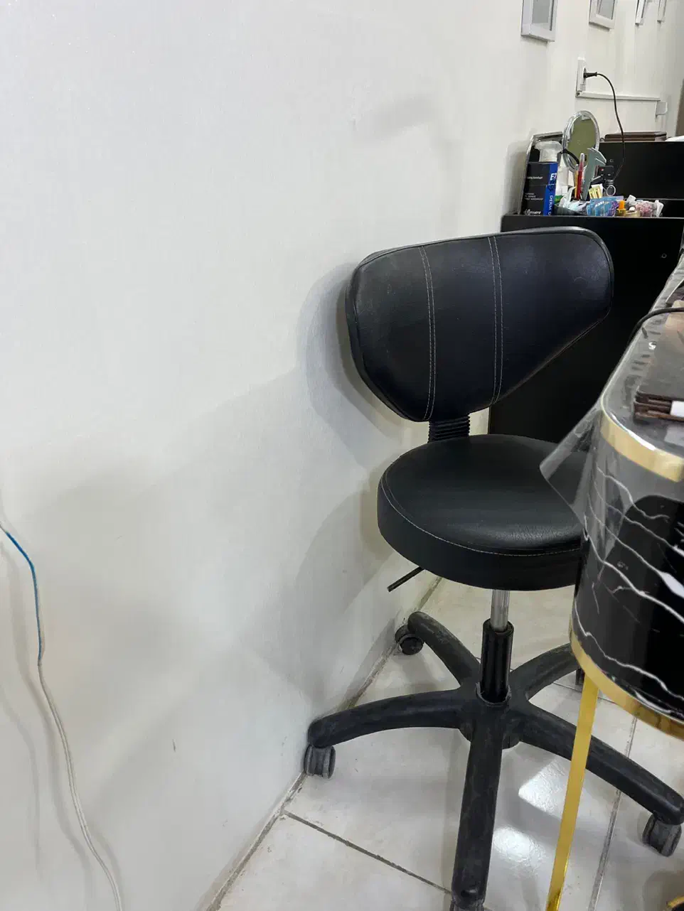 تعدادی صندلی نو|آرایشگاه و سالن‌های زیبایی|اصفهان, همدانیان|دیوار