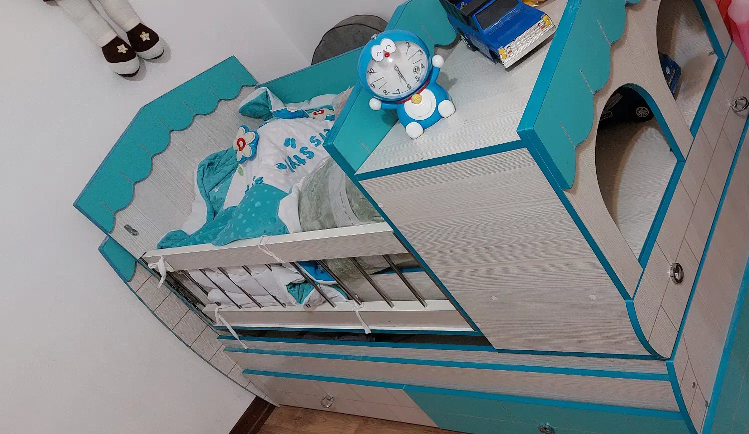 سرویس تخت و کمد و گهواره و ویترین کودک و نوجوان|تخت و سرویس خواب|فارسان, |دیوار