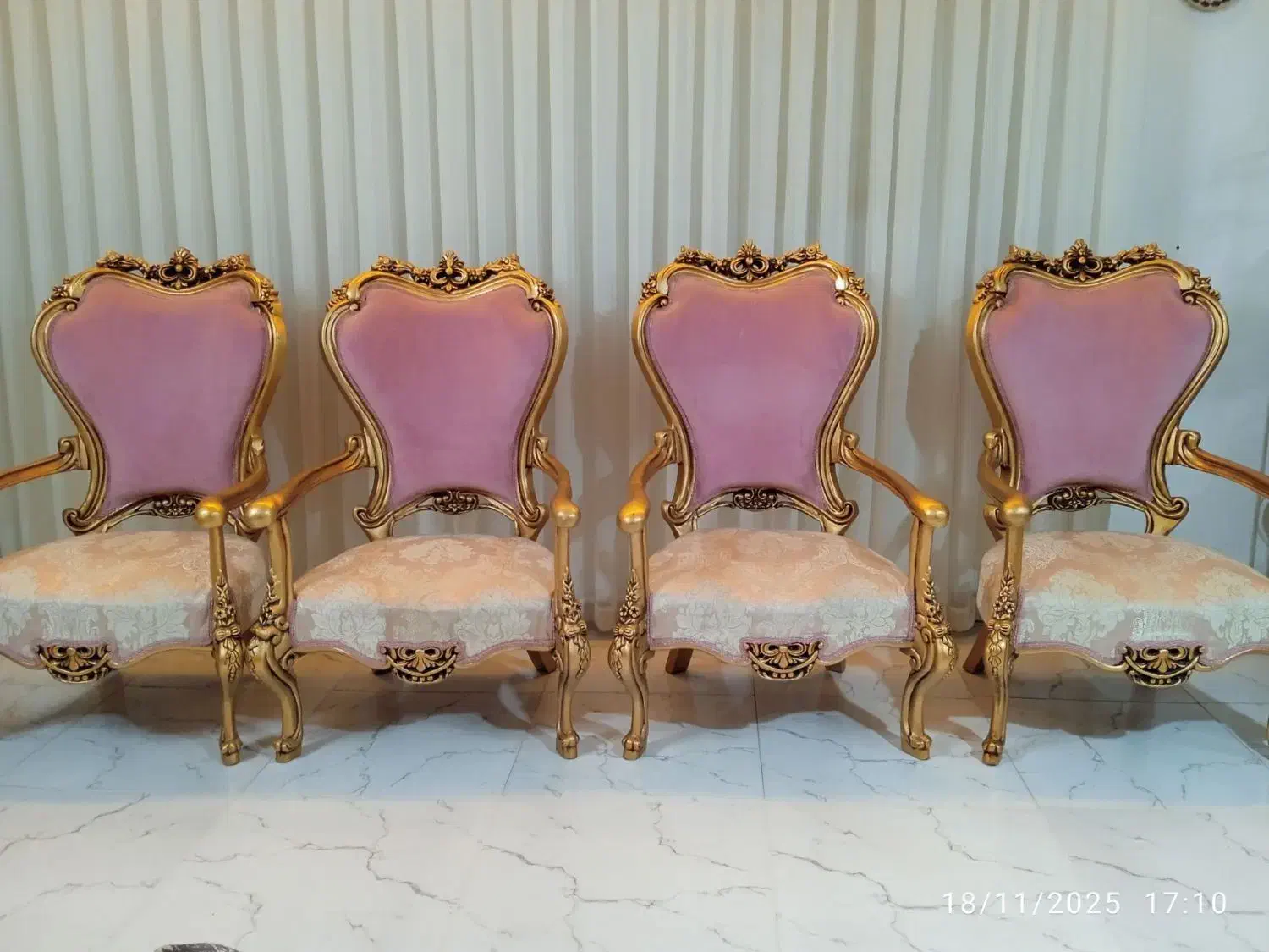 مبل سلطنتی ۹نفره همراه میز|مبلمان خانگی و میز عسلی|تربت‌حیدریه, طالقانی|دیوار