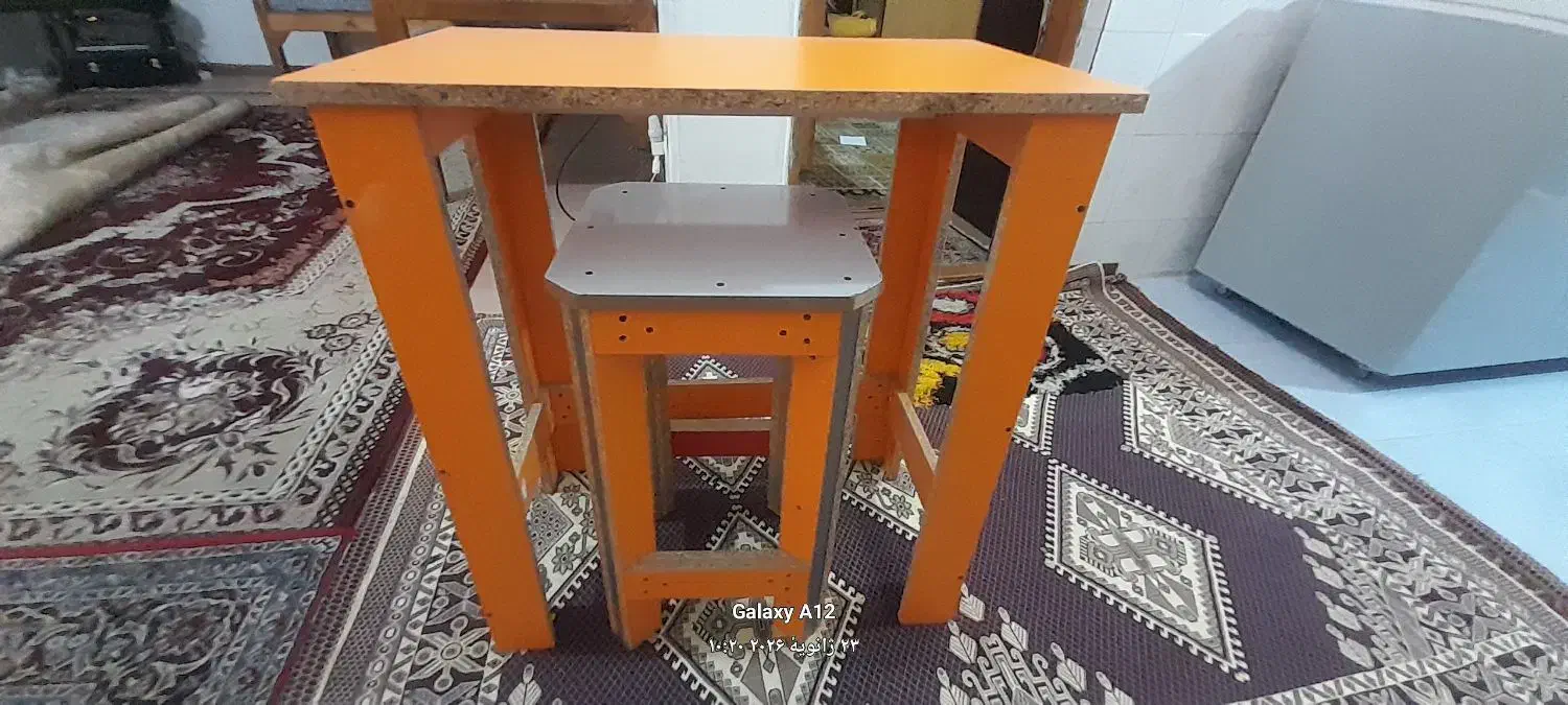 ۱ عدد میز ۴ پایه و زیر پایی|میز و صندلی غذاخوری|فریدون‌کنار, |دیوار