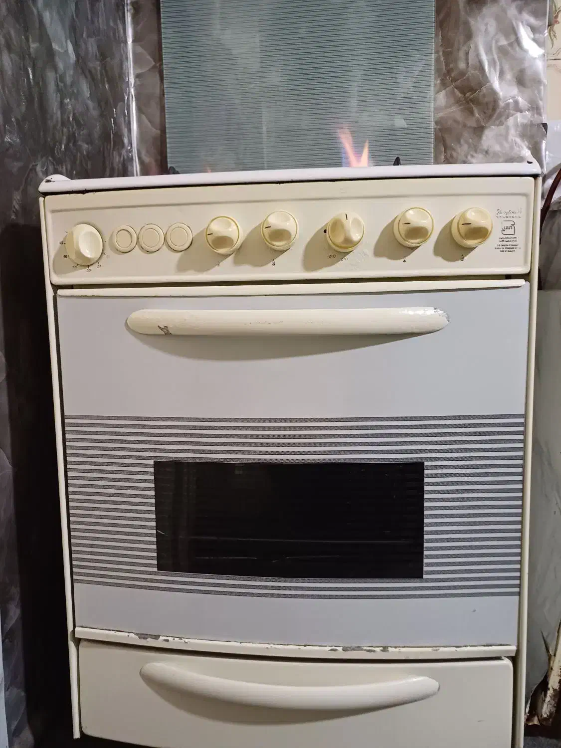 گاز فر کاملا سالم و تمیز و فر سالم|اجاق گاز و لوازم برقی پخت‌وپز|قائم‌شهر, |دیوار