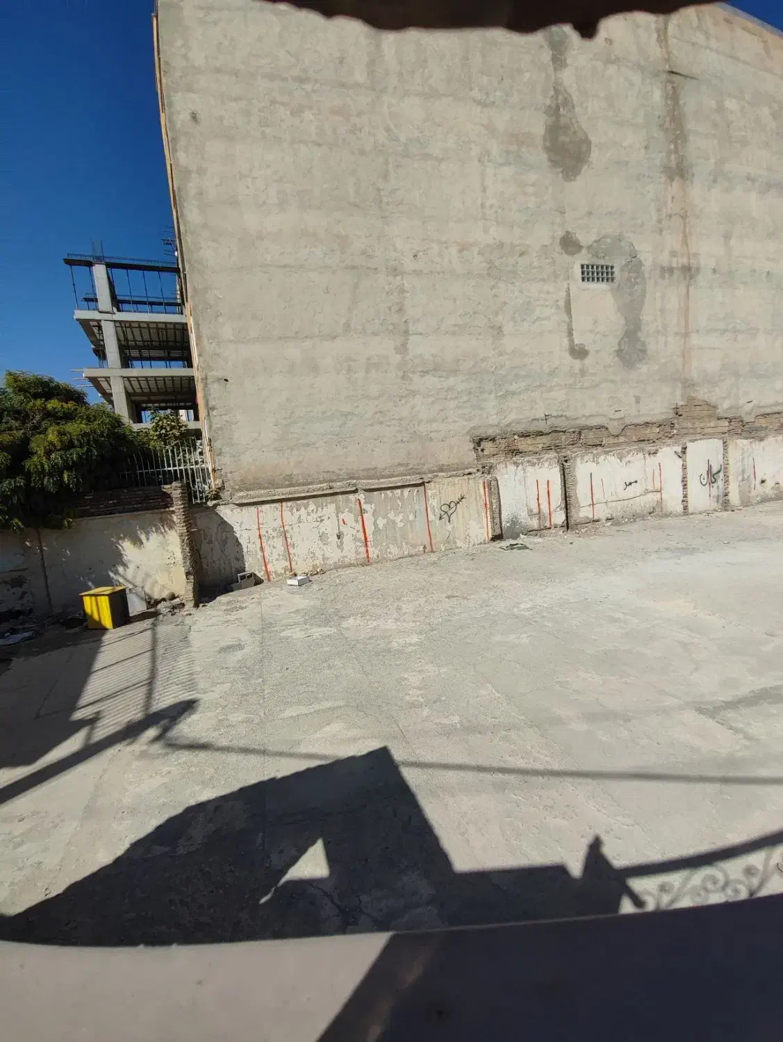 رهن و اجاره زمین تجاری،۷۰۰ متر،بر شهید بهشتی|اجارهٔ مغازه و غرفه|کرمانشاه, |دیوار