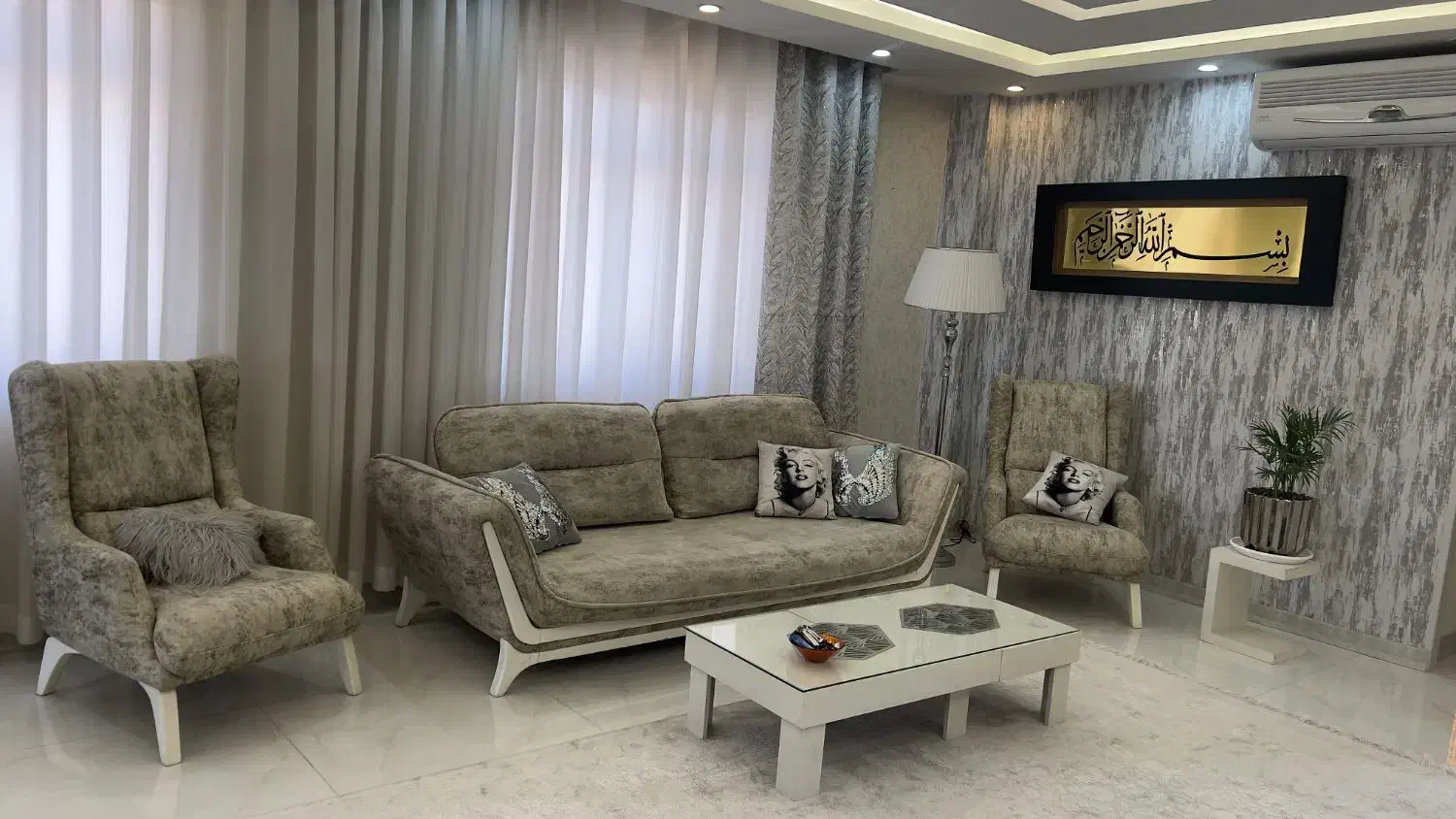 مبل راحتی|مبلمان خانگی و میز عسلی|اندیشه, اندیشه فاز ۳|دیوار