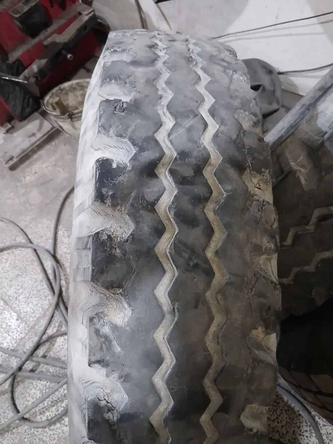 لاستیک ۱۰۰۰/۲۰ دنا سالم در حد ۵۰ درصد|قطعات یدکی و لوازم جانبی|بندر کنگان, |دیوار