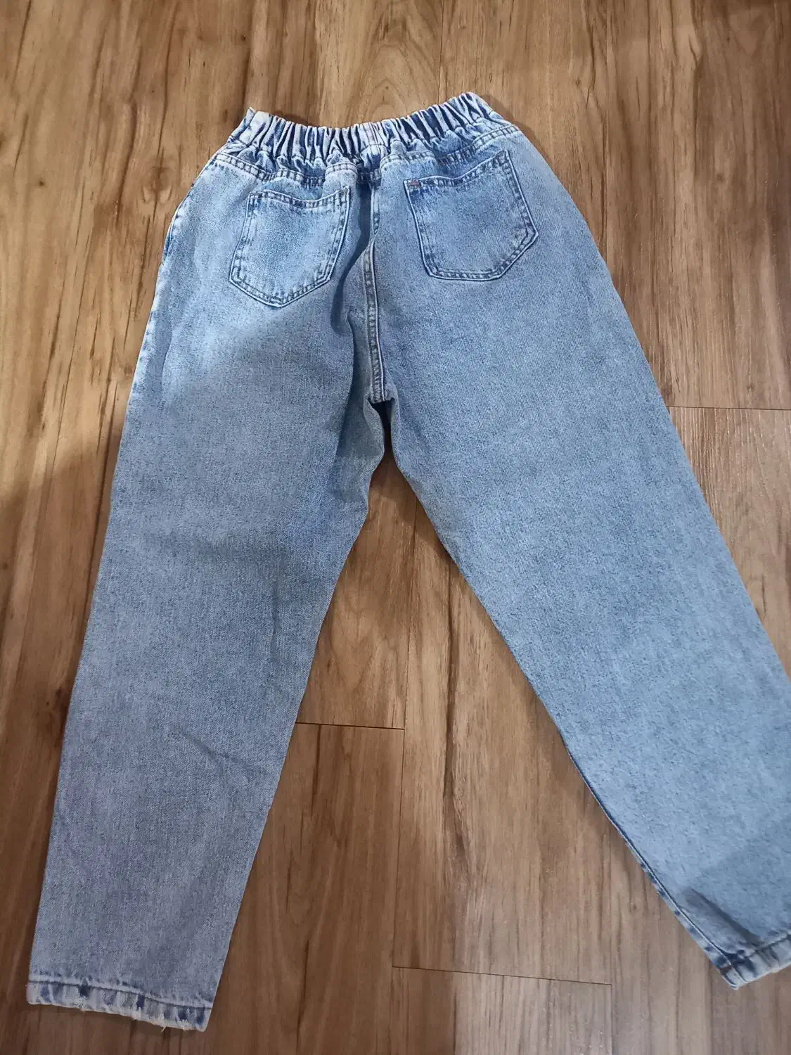 شلوار لی|لباس|بندر انزلی, معلم|دیوار