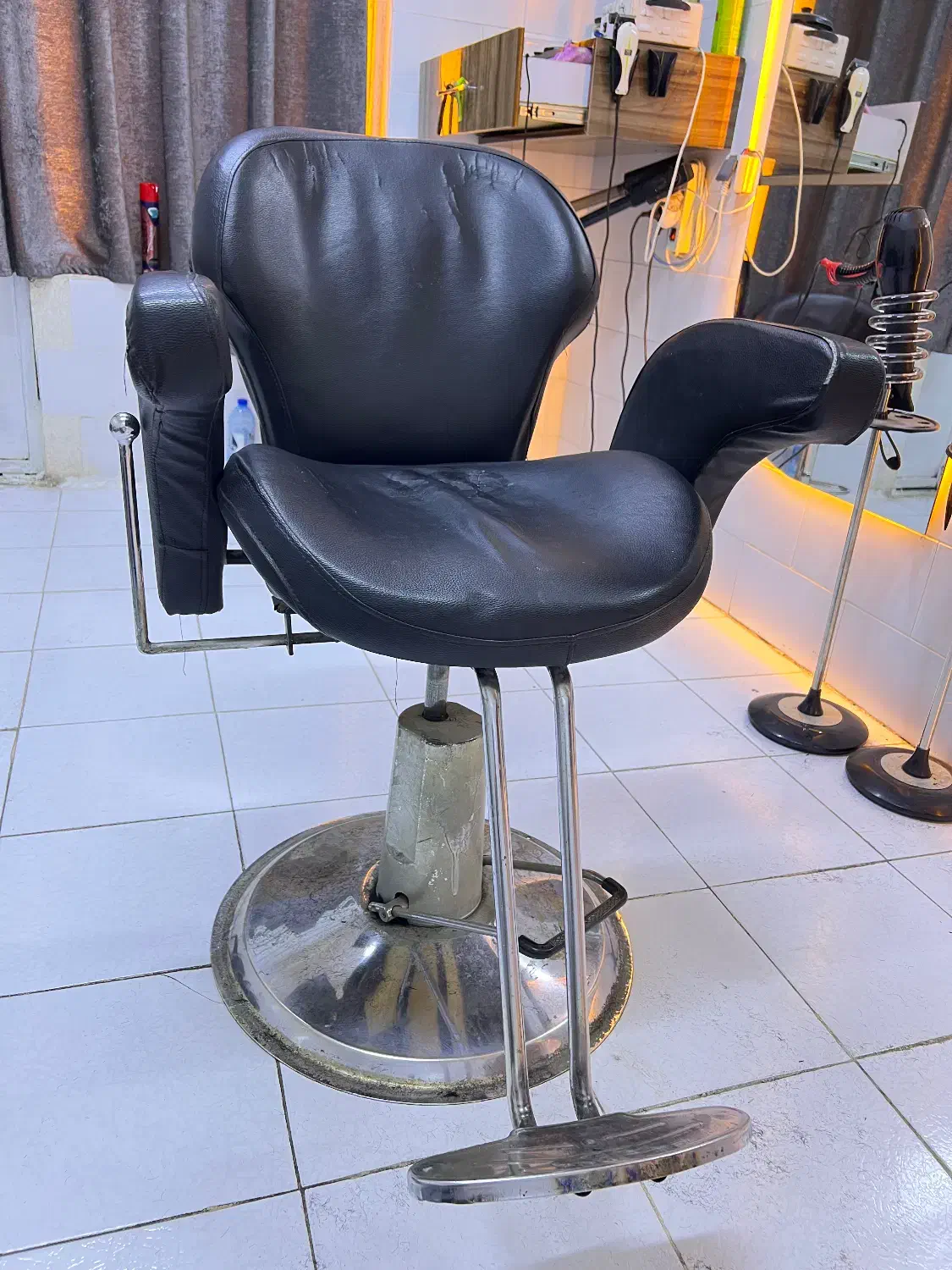 صندلی ارایشگاه|آرایشگاه و سالن‌های زیبایی|حاجی آباد, |دیوار