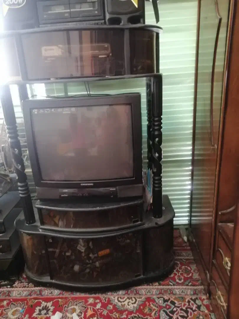 تلویزیون 29 اینچ با میز|تلویزیون و پروژکتور|کازرون, |دیوار