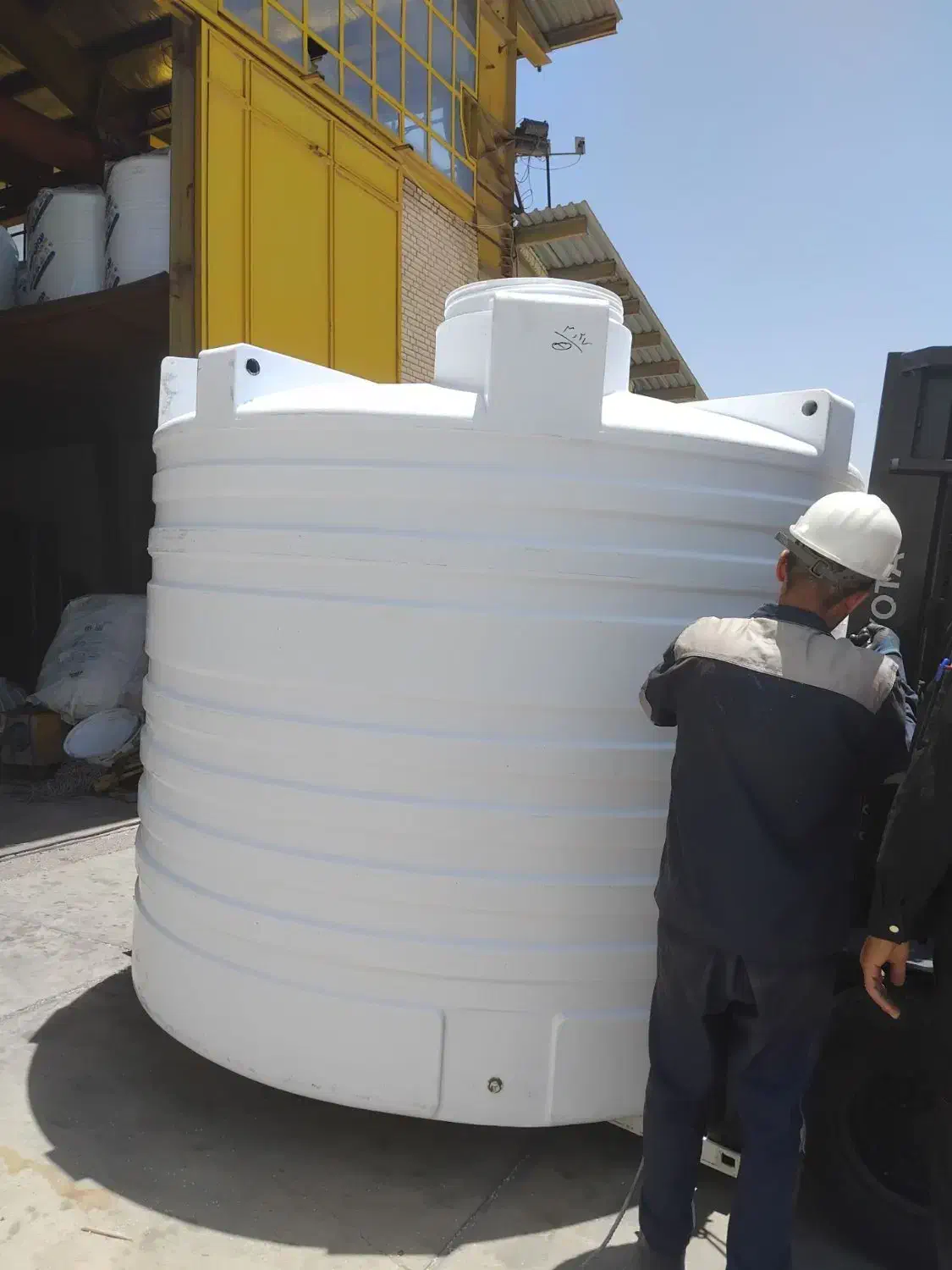 فروش مخازن پلی اتیلن استاندارد تحویل درب کارخانه|مصالح و تجهیزات ساختمان|شیراز, شهرک صنعتی شیراز|دیوار