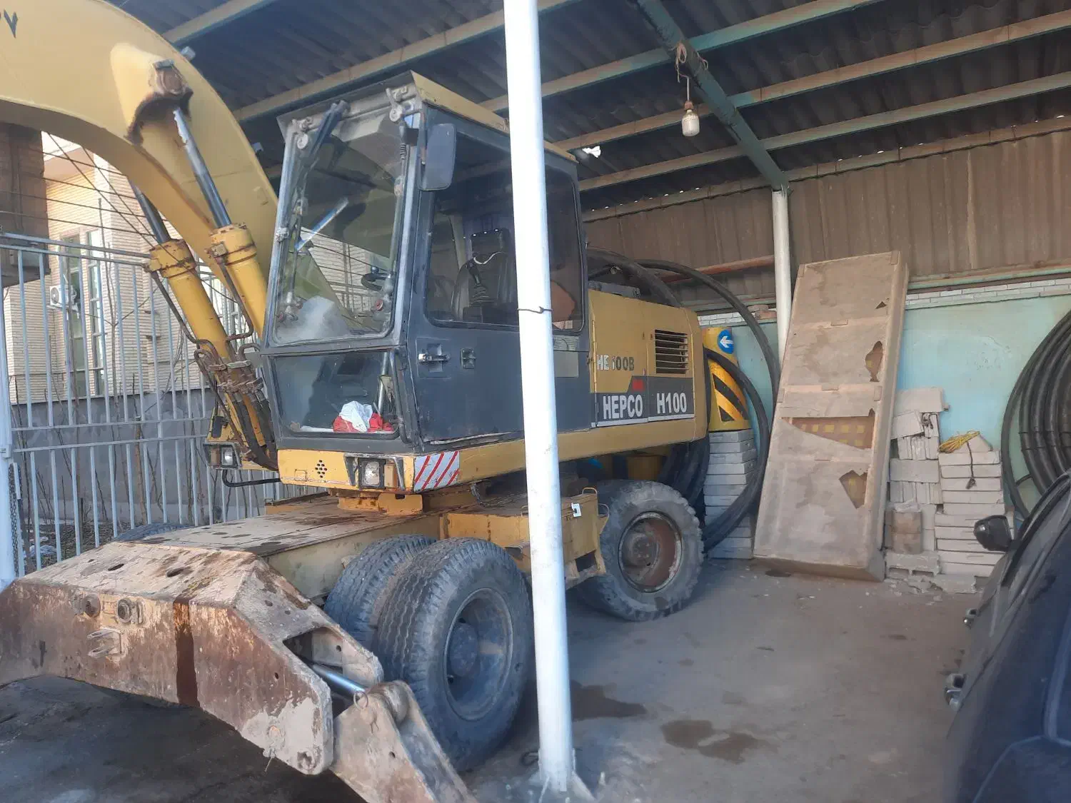 بیل h100|خودرو سنگین|رباط‌کریم, رباط‌کریم|دیوار