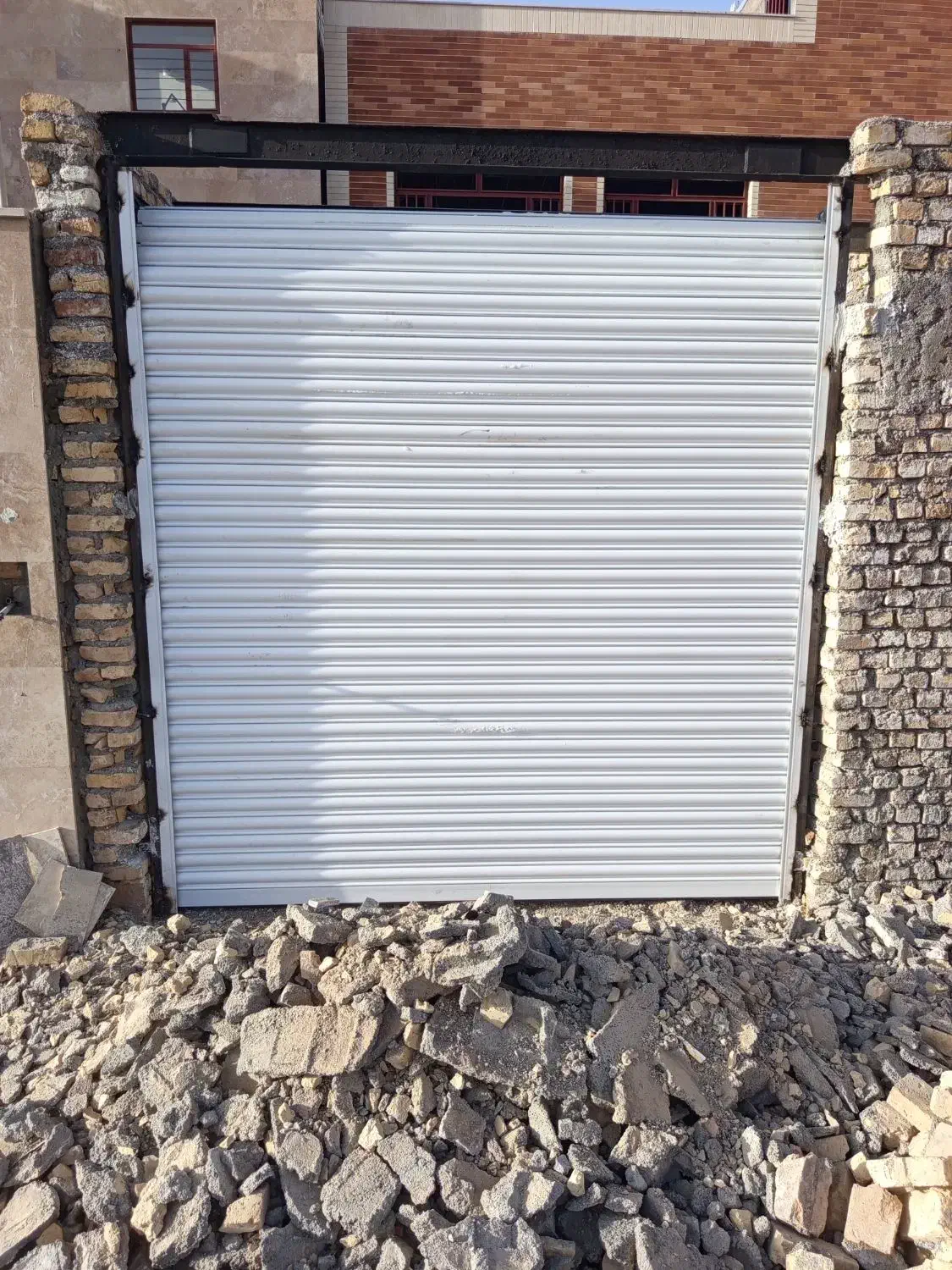 خدمات و نصب درب کرکره برقی|خدمات پیشه و مهارت|بیرجند, |دیوار