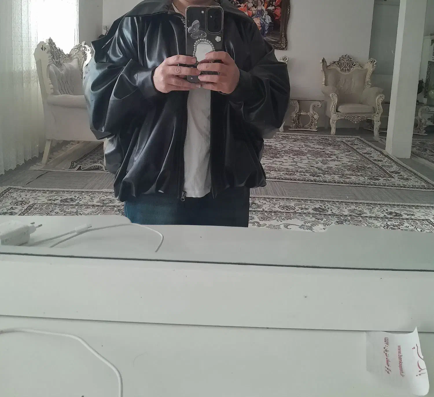 کت چرم|لباس|خرمآباد, |دیوار