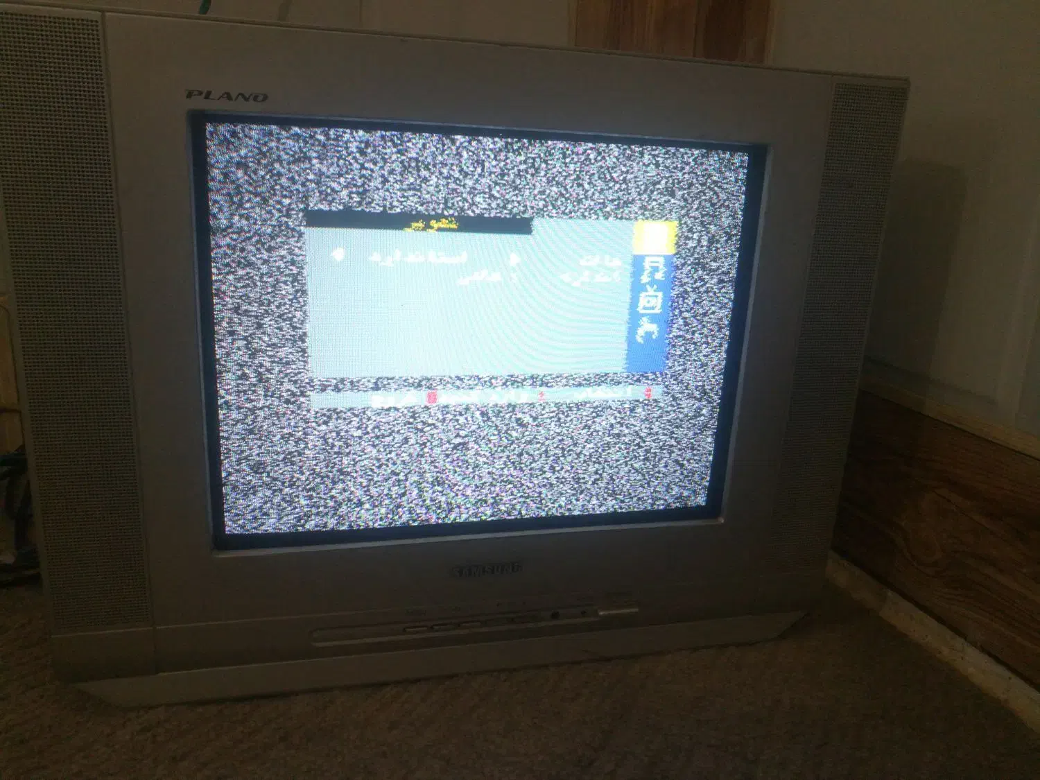 دو عدد تلویزیون 14اینچ. مشکی. و 15اینچ صفحه تخت|تلویزیون و پروژکتور|علیآباد کتول, |دیوار