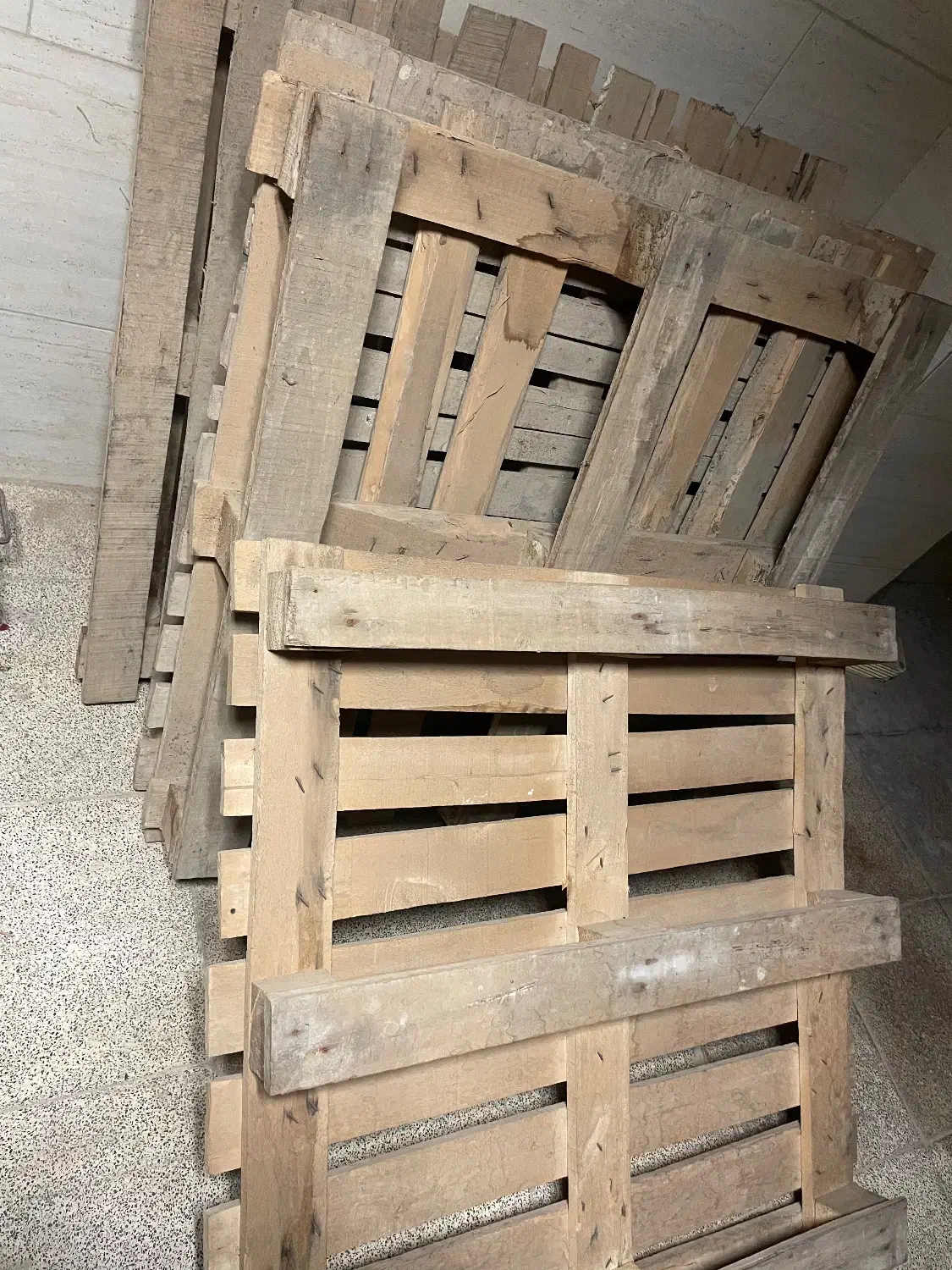 پالت چوبی|مصالح و تجهیزات ساختمان|اهواز, کوی عابدی|دیوار