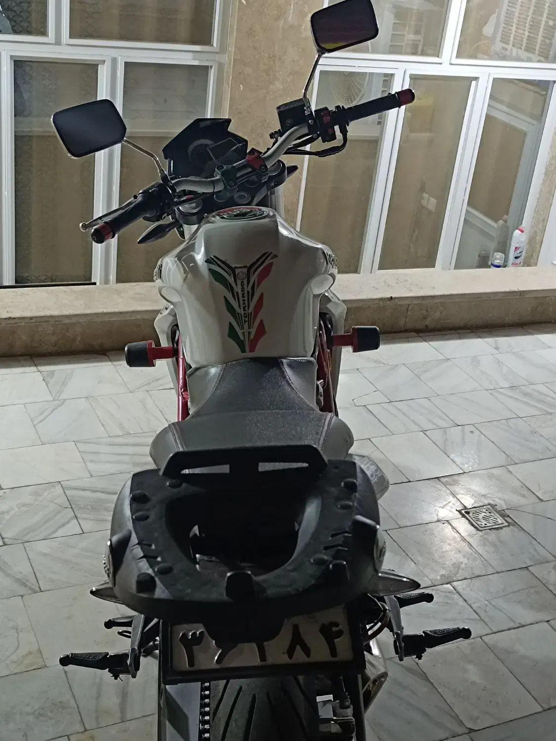 بنلی ۳۰۰|موتورسیکلت|قم, دروازه چوبی|دیوار