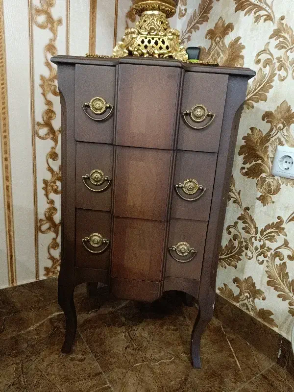 میزکنارسالنی مناسب تلفن ووسایل تزئینی|مبلمان خانگی و میز عسلی|قزوین, |دیوار