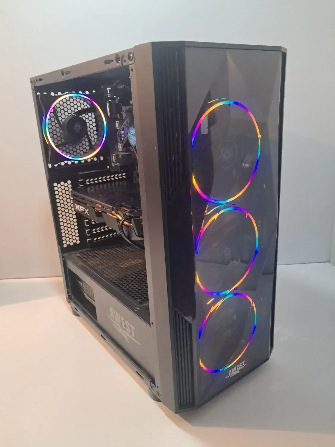 کامپیوتر گیمینگ و کیس مخصوص رندرینگ|رایانه رومیزی|ساوه, |دیوار