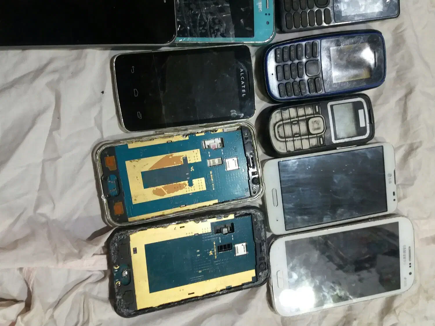 مبایل|موبایل|سبزوار, قصبه غربی|دیوار