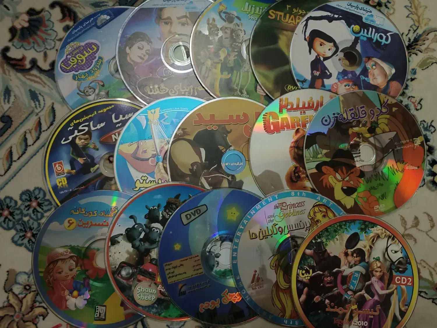 تعداد زیادی سی دی کارتون و فیلم|فیلم و موسیقی|شاهرود, |دیوار