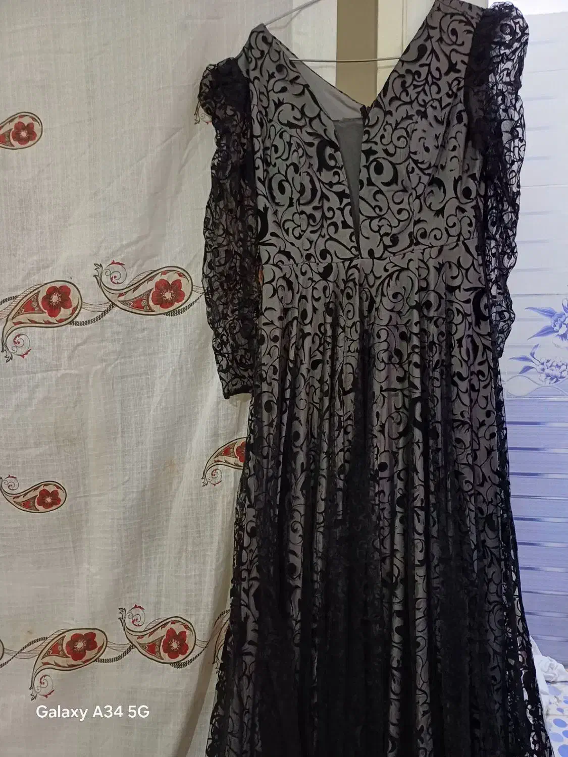 لباس|لباس|اقبالیه, |دیوار