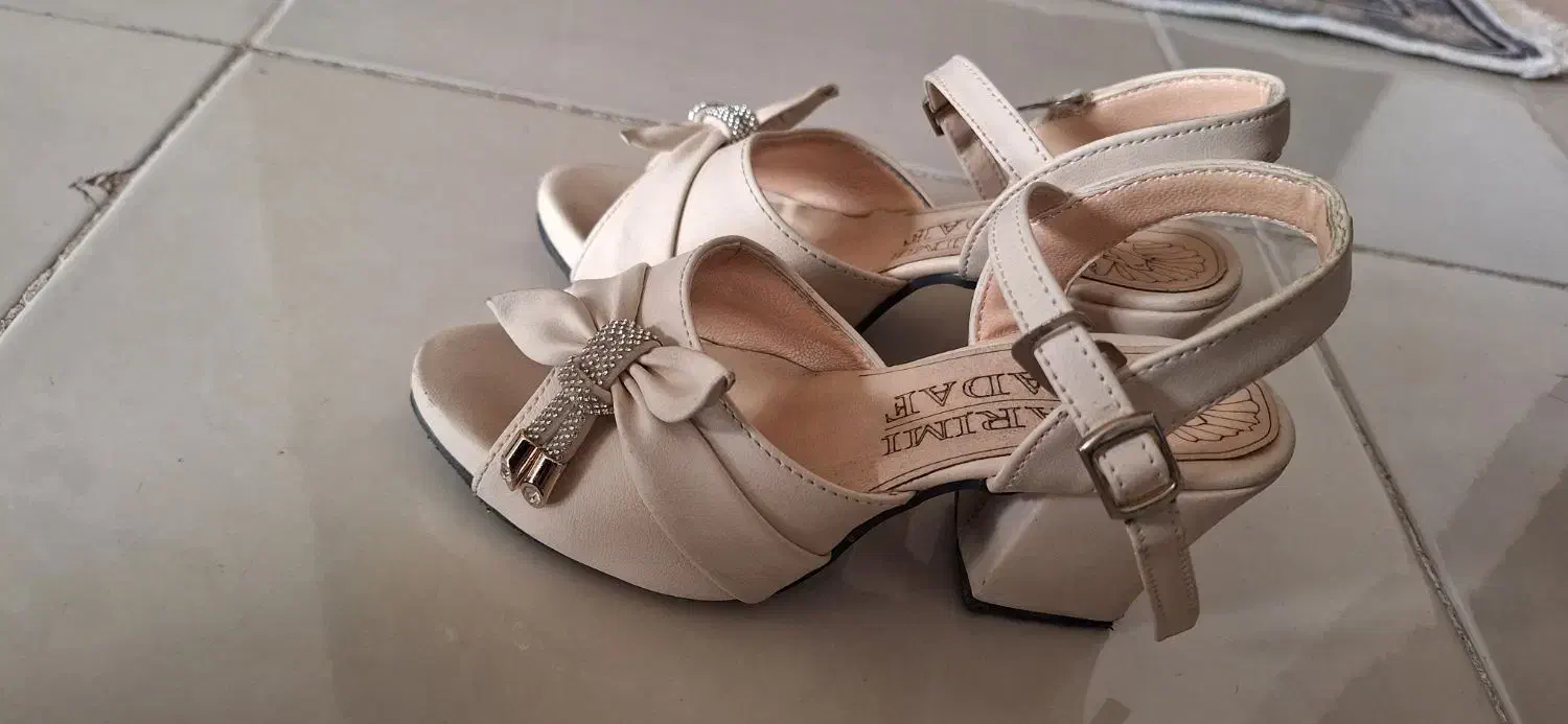 کفش مجلسی دخترانه سایز ۳۰|کفش و لباس بچه|بندر کنگان, |دیوار