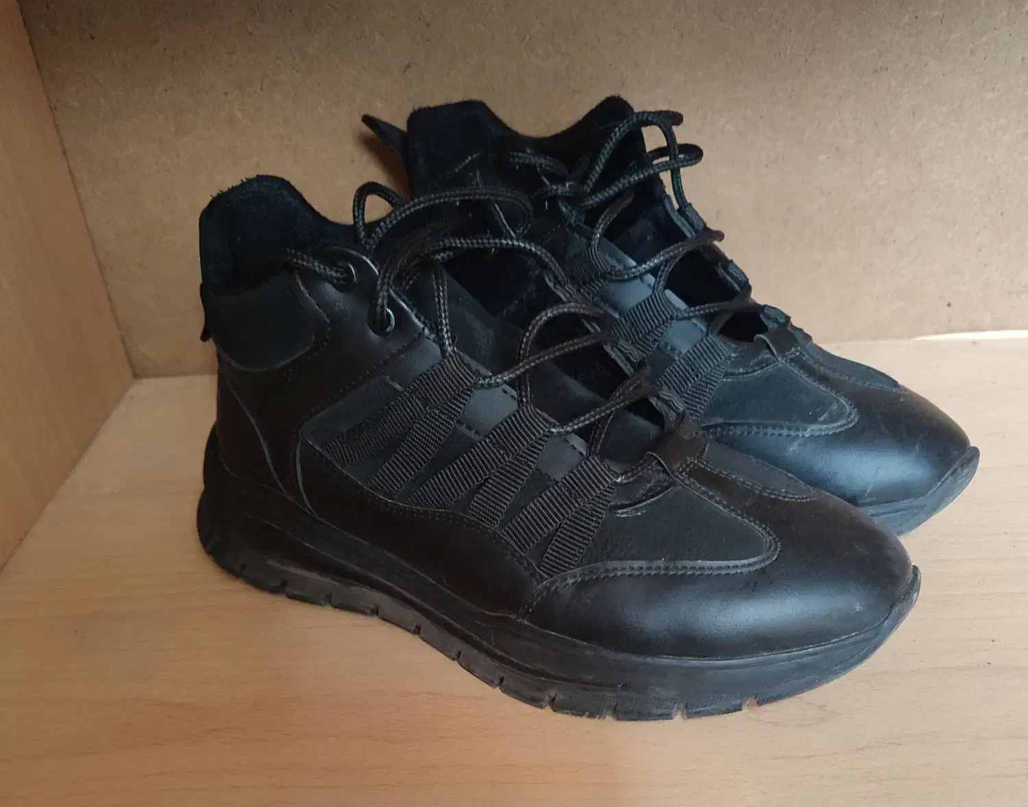 کفش|کیف، کفش، کمربند|آذرشهر, |دیوار