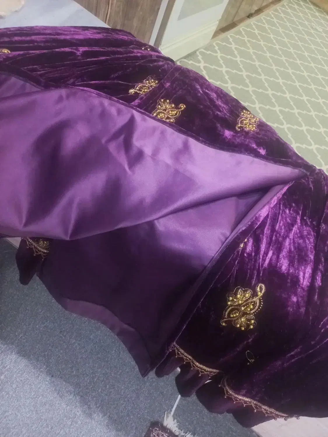 لباس محلی جنس ابریشم نو نو هستند|لباس|چرام, |دیوار