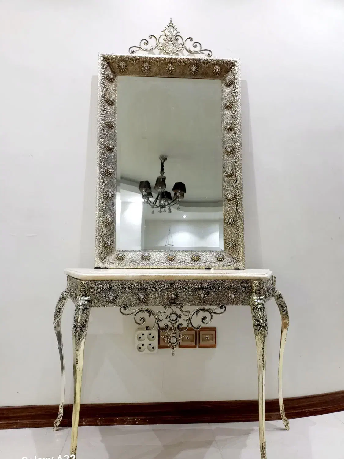 آینه و کنسول برنجی با سنگ مرمر|بوفه، ویترین، کنسول|اصفهان, شهرستان|دیوار