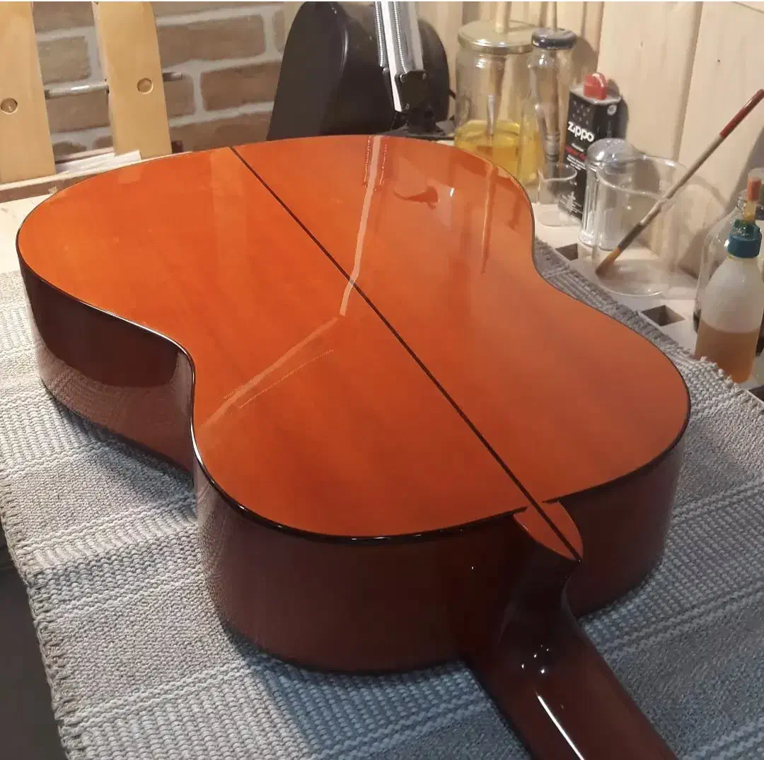 گیتار فلامنکو فوق العاده خوش صدا|گیتار، بیس، امپلیفایر|قم, باجک سه|دیوار