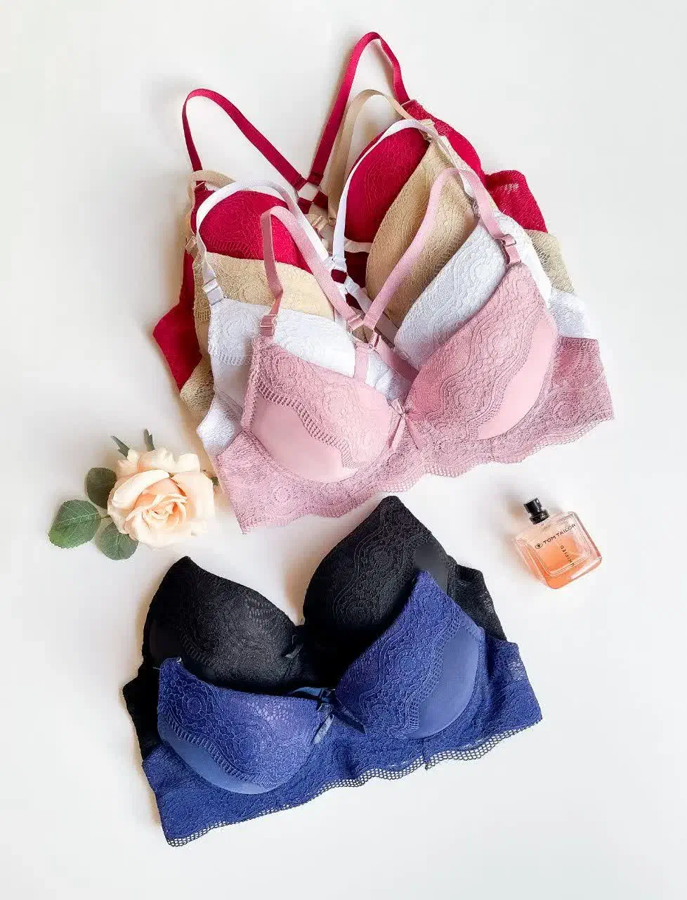 سوتین پشت طرحدار|لباس|کاشان, درب اصفهان|دیوار