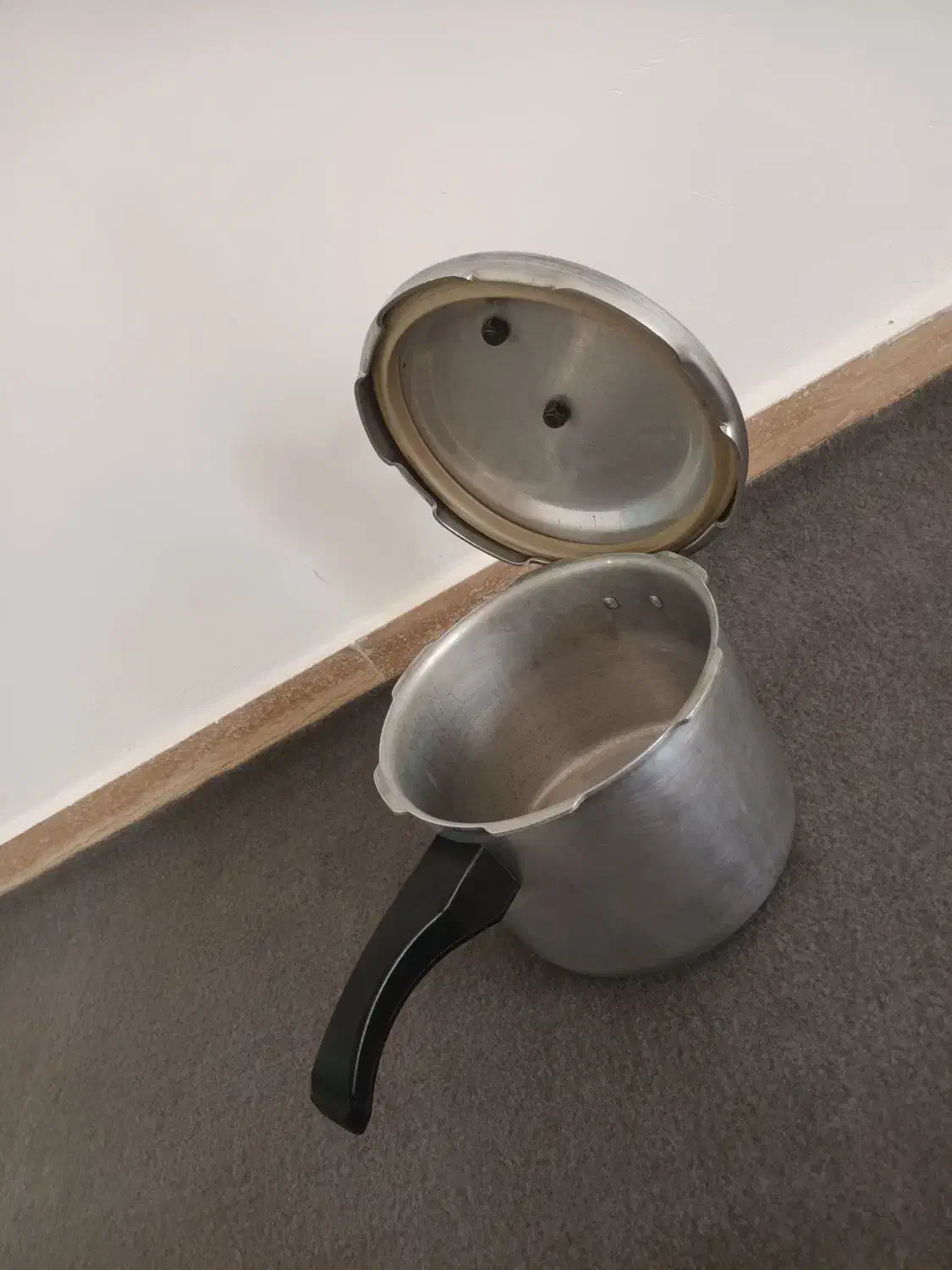 زودپز|ظروف پخت‌وپز|تبریز, |دیوار