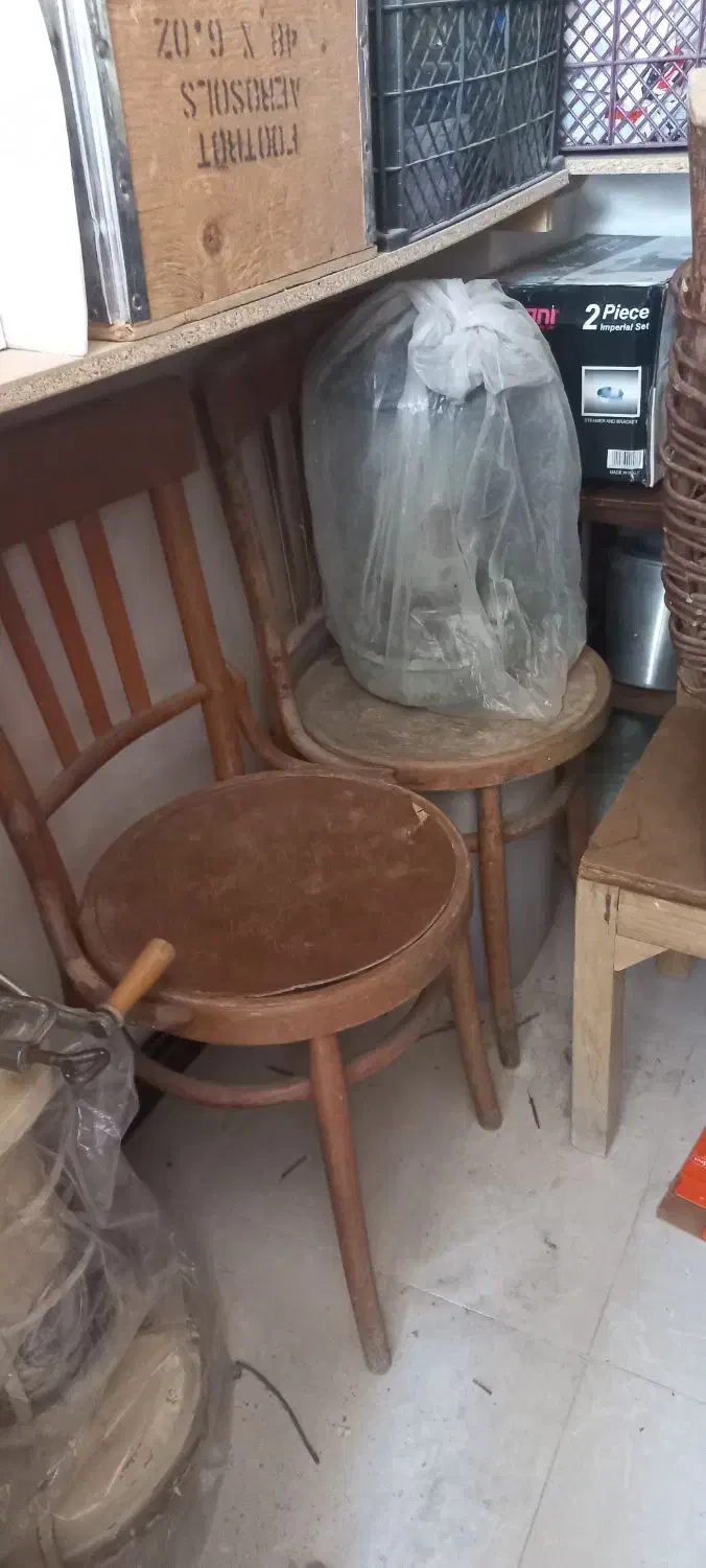 صندلی لهستانی قدیمی|کلکسیون اشیاء عتیقه|شهرضا, |دیوار