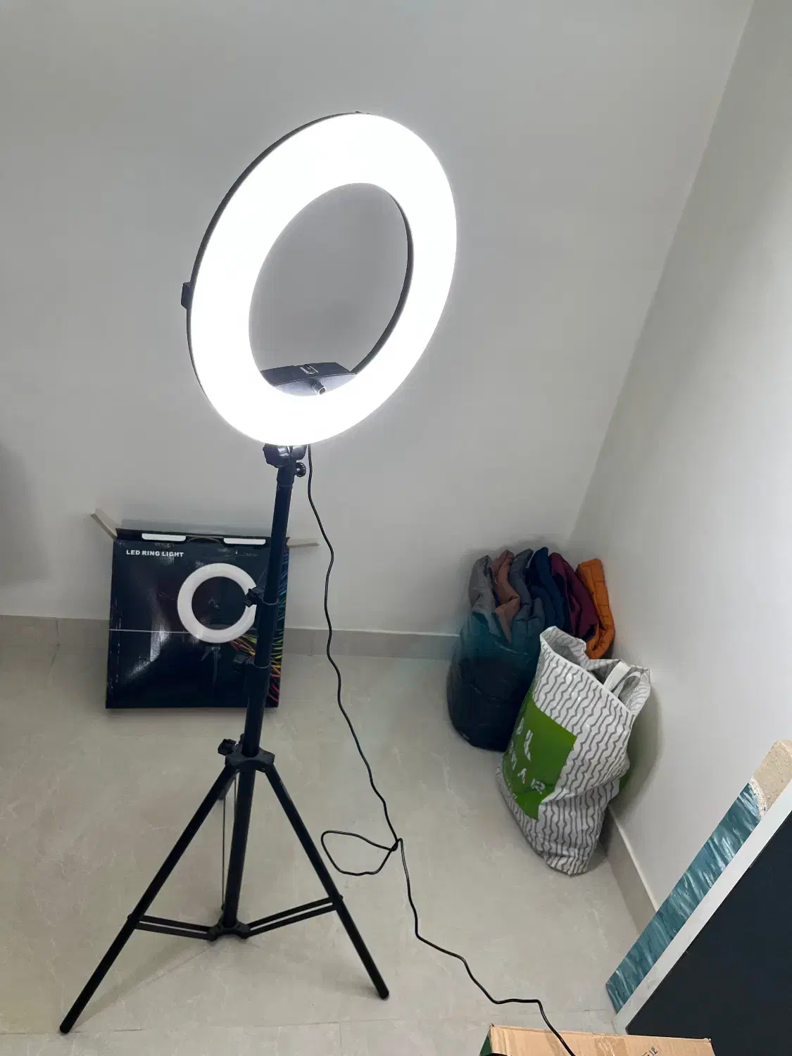 رینگ لایت ایدوبلو و پایه دوربین اسلیک|دوربین عکاسی و فیلم‌برداری|اهواز, فاز ۲ پادادشهر|دیوار