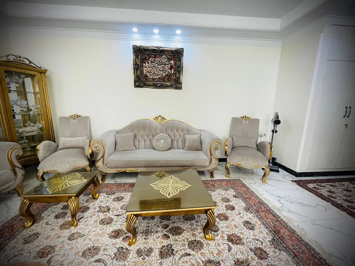 مبلمان نئوکلاسیک در حد نو|مبلمان خانگی و میز عسلی|تهران, دردشت|دیوار
