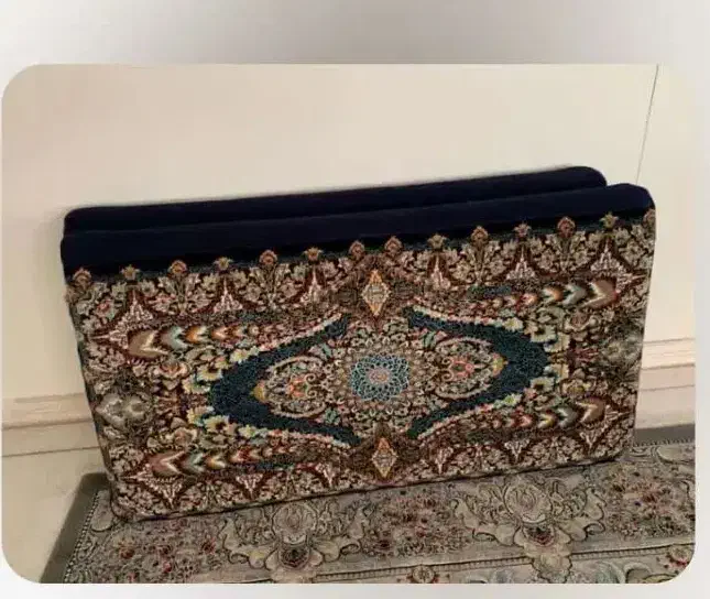 یک جفت پشتی|پشتی|نسیم‌شهر, |دیوار