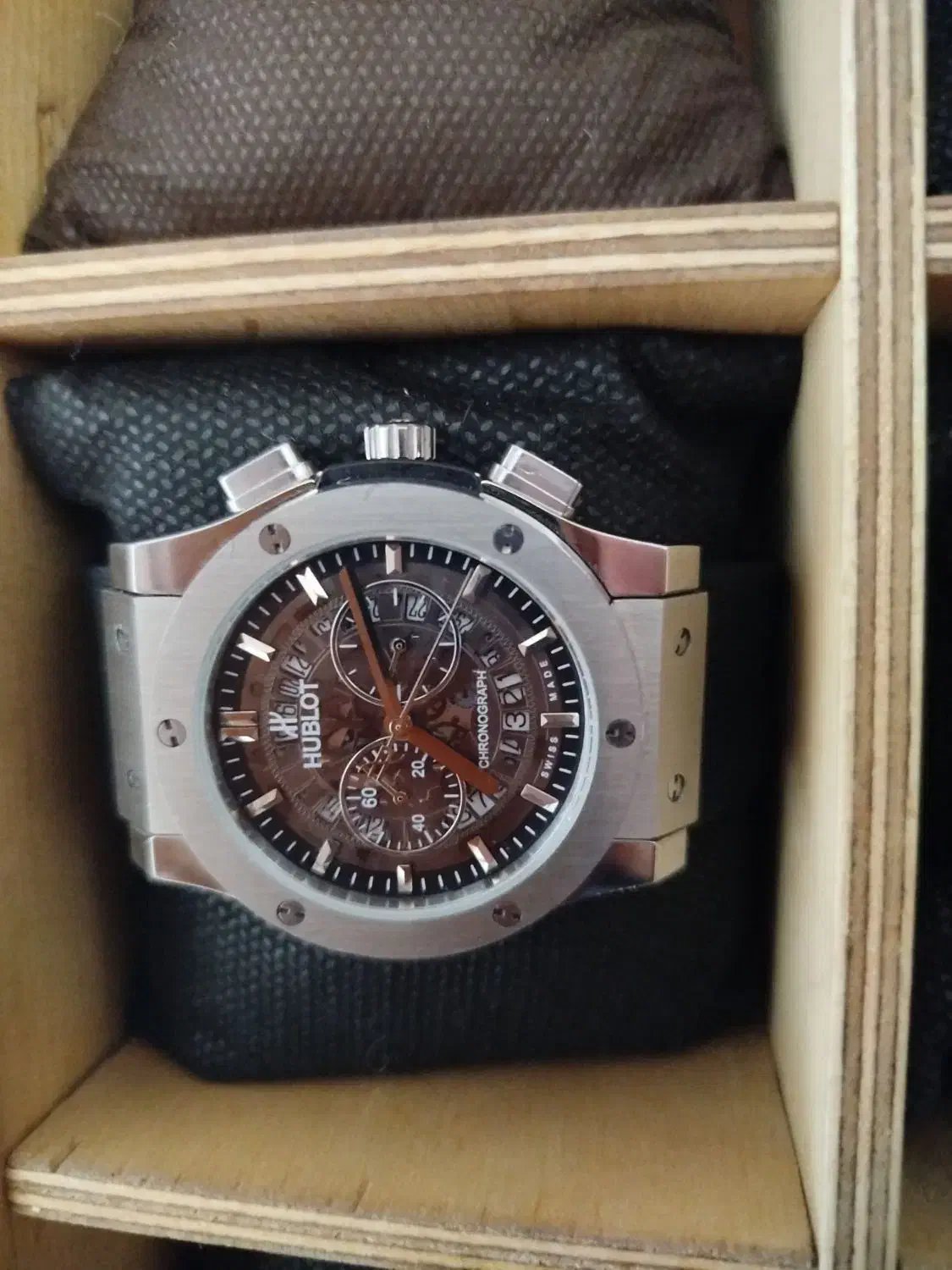 5تا ساعت سوئیس پشت پلمپ|ساعت|دورود, |دیوار