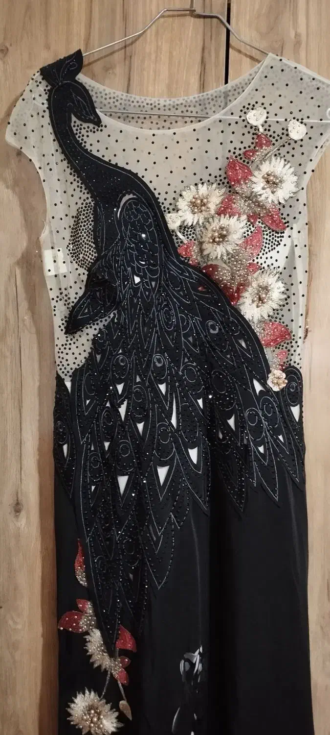 پیراهن مجلسی|لباس|فاروج, |دیوار