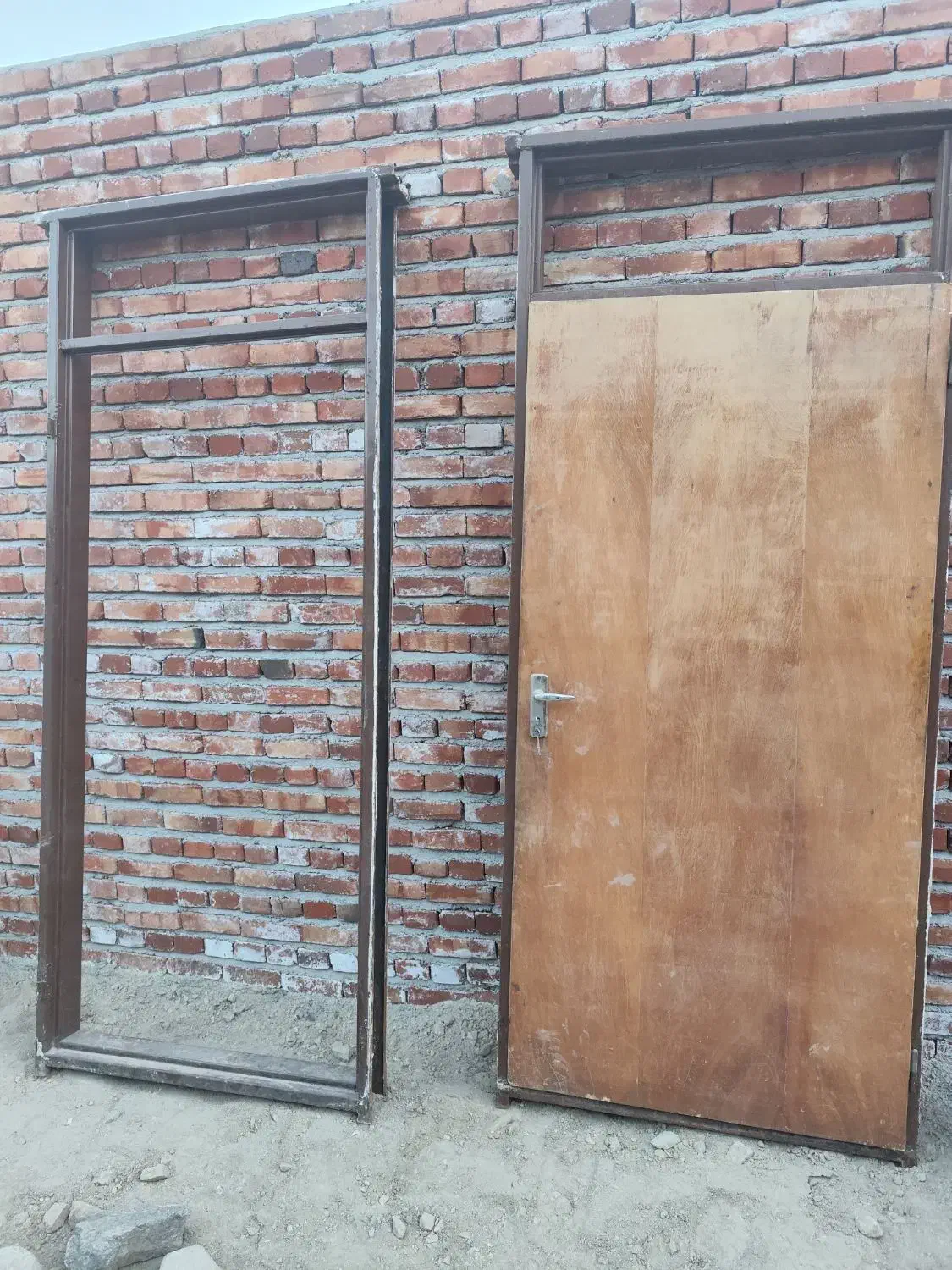 دو عدد درب چوبی اتاق با چارچوب فلزی|مصالح و تجهیزات ساختمان|ایلخچی, |دیوار